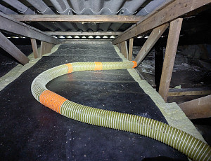 Zateplení stropu ubytovny pomocí foukané izolace